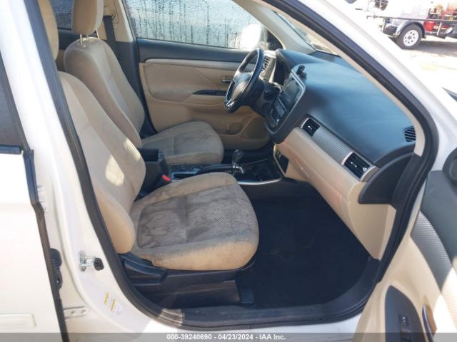 JA4AD3A31HZ067744 Mitsubishi Outlander Se