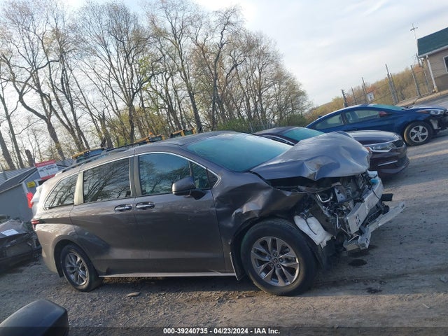 Toyota SIENNA XLE 2022 5TDYRKEC4NS111288 Image 13