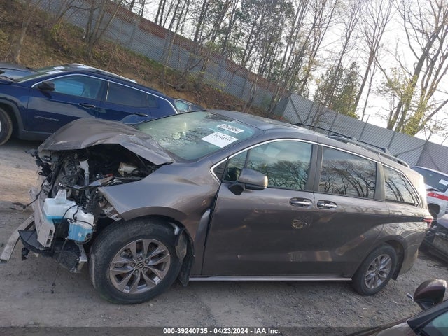Toyota SIENNA XLE 2022 5TDYRKEC4NS111288 Image 14