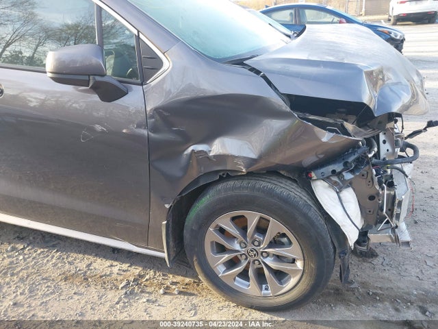 Toyota SIENNA XLE 2022 5TDYRKEC4NS111288 Image 17