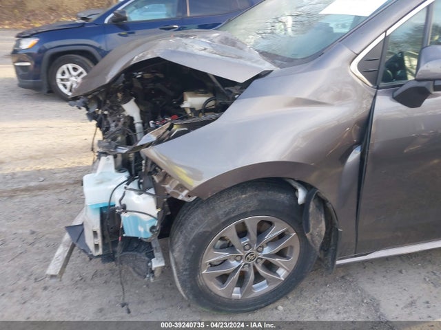 Toyota SIENNA XLE 2022 5TDYRKEC4NS111288 Image 21