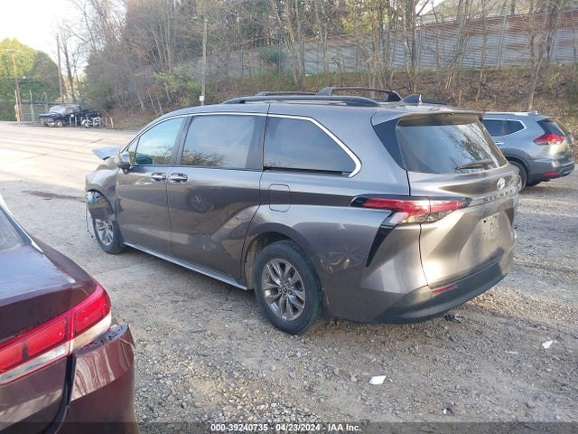 Toyota SIENNA XLE 2022 5TDYRKEC4NS111288 Image 3