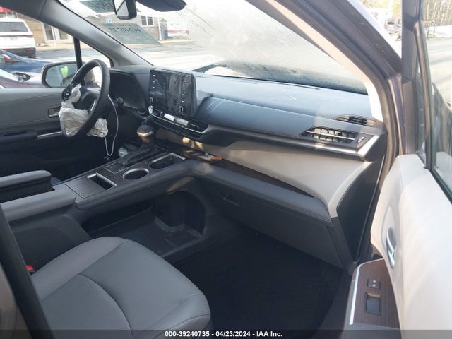 Toyota SIENNA XLE 2022 5TDYRKEC4NS111288 Image 5