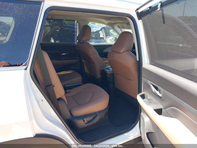 Toyota Grand Highlander Platinum 2024 5TDAAAB59RS044993 Image 8