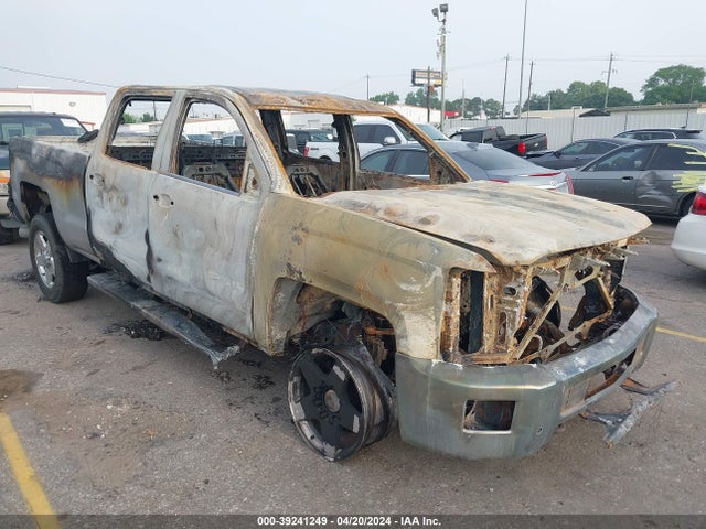 2015 1GC1KWE84FF553918 main image