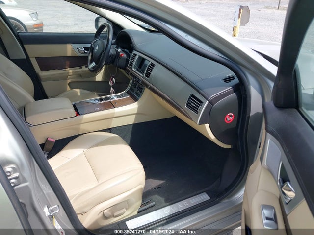 2012 JAGUAR XF SAJWA0FB5CLS51259 Photo 4