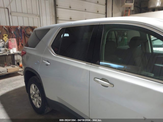 Chevrolet Traverse Ls 2018 1GNERFKW6JJ135700 Image 19