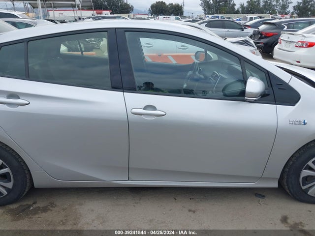 Toyota Prius Prime Plus 2017 JTDKARFP6H3001792 Image 13