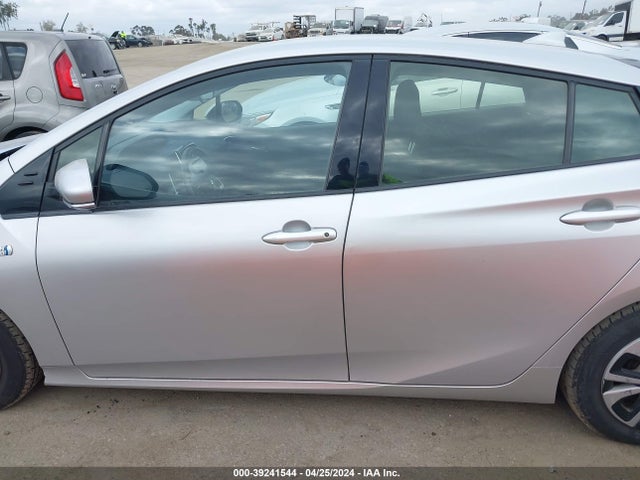 Toyota Prius Prime Plus 2017 JTDKARFP6H3001792 Image 14