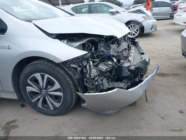 Toyota Prius Prime Plus 2017 JTDKARFP6H3001792 Image 6