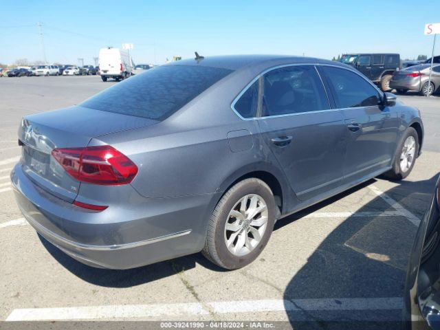 1VWAT7A35HC009541 Volkswagen Passat 1.8t S