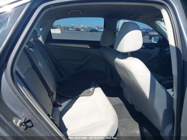 1VWAT7A35HC009541 Volkswagen Passat 1.8t S