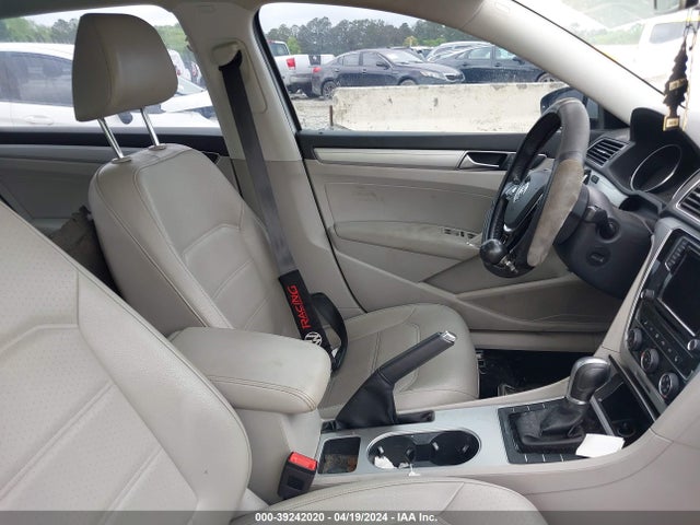 1VWLA7A39KC002064 Volkswagen Passat 2.0t Wolfsburg Edition