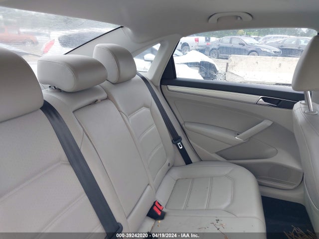 1VWLA7A39KC002064 Volkswagen Passat 2.0t Wolfsburg Edition