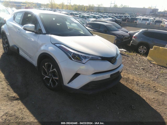 Toyota C-HR XLE 2018 NMTKHMBX4JR057169 главное изображение