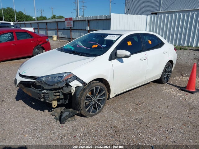 Toyota COROLLA SE 2018 5YFBURHE7JP786016 Image 2