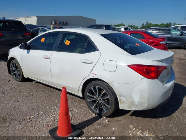 Toyota COROLLA SE 2018 5YFBURHE7JP786016 Image 3