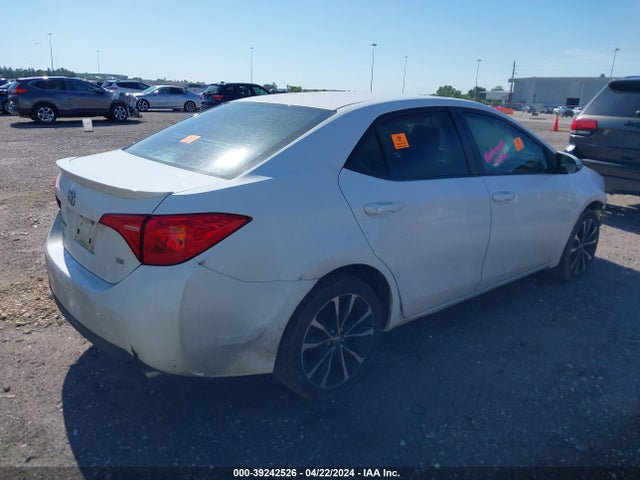 Toyota COROLLA SE 2018 5YFBURHE7JP786016 Image 4