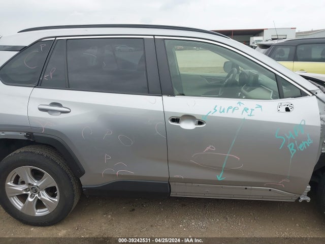 Toyota Rav4 Xle 2019 JTMW1RFV5KJ011720 Image 14