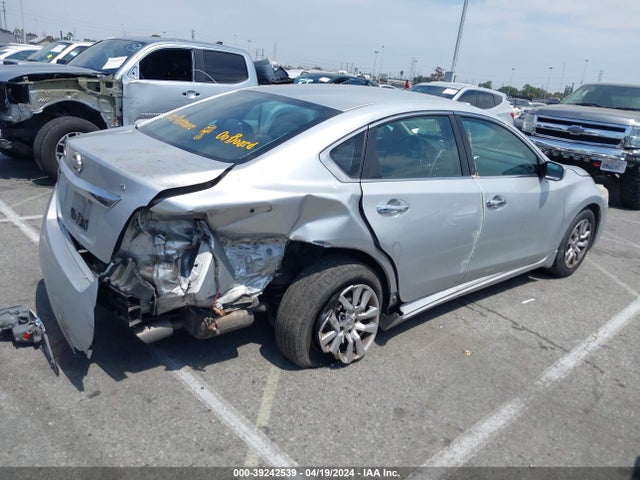 Nissan Altima 2.5 S 2015 1N4AL3AP6FC217459 Image 4