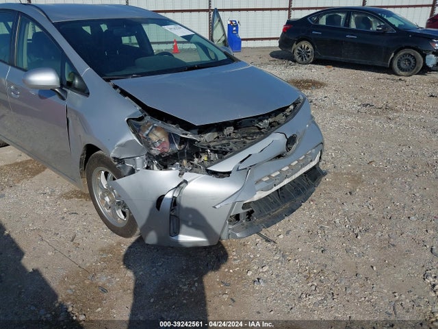 Toyota Prius V Four 2017 JTDZN3EU3HJ063878 Image 6