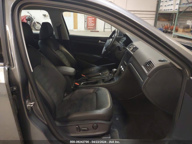 1VWCT7A30FC056093 Volkswagen Passat 1.8t Sel Premium