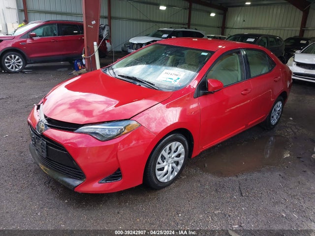 Toyota COROLLA LE 2018 5YFBURHE1JP767526 Image 2