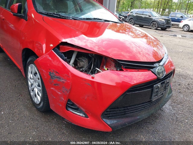 Toyota COROLLA LE 2018 5YFBURHE1JP767526 Image 6