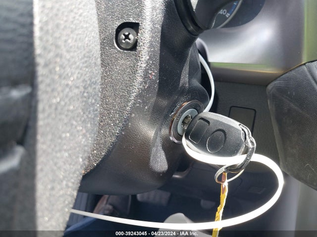 Toyota RAV4 LE 2017 JTMZFREV5HJ137276 Image 11