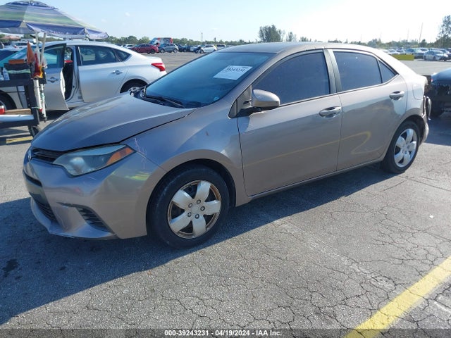 Toyota COROLLA LE 2015 5YFBURHE8FP348970 Image 2