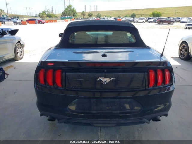 Ford Mustang Ecoboost 2018 1FATP8UH9J5161061 Image 17