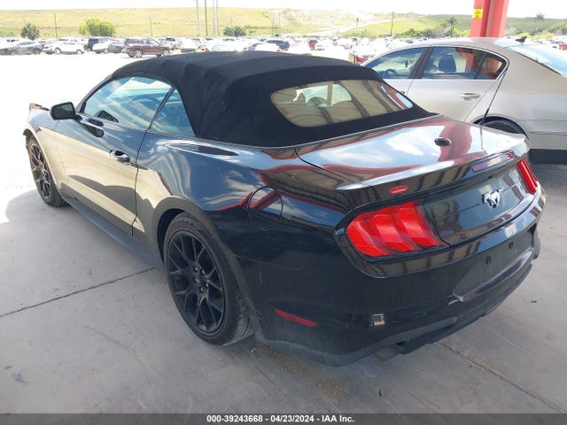 Ford Mustang Ecoboost 2018 1FATP8UH9J5161061 Image 3
