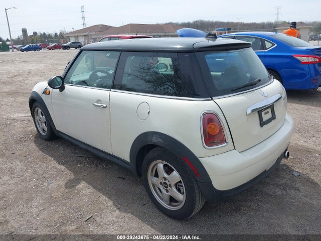 2008 MINI COOPER WMWMF33598TT65101 Photo 2
