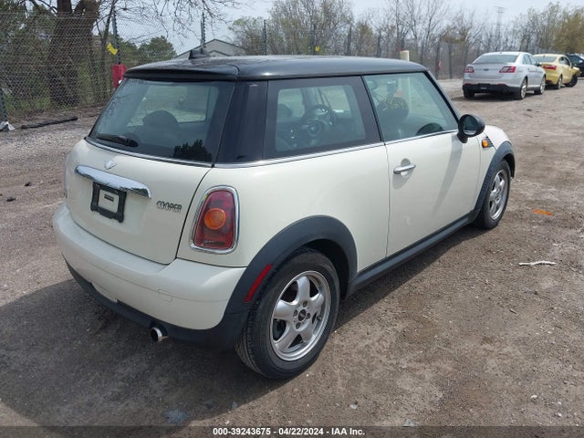 2008 MINI COOPER WMWMF33598TT65101 Photo 3