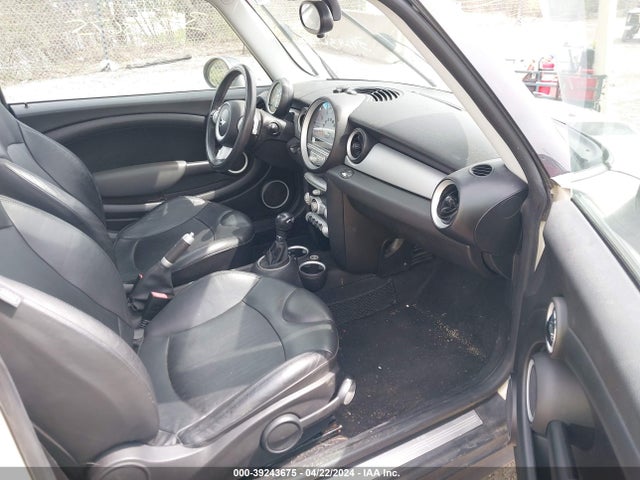 2008 MINI COOPER WMWMF33598TT65101 Photo 4