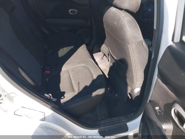 KIA SOUL + 2018 KNDJP3A56J7900910 Image 8