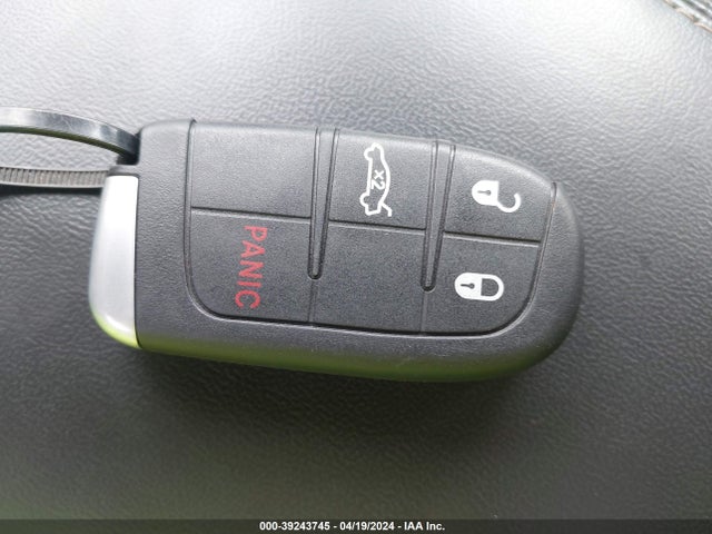 Chrysler 200 C 2015 1C3CCCCG3FN509885 Image 11