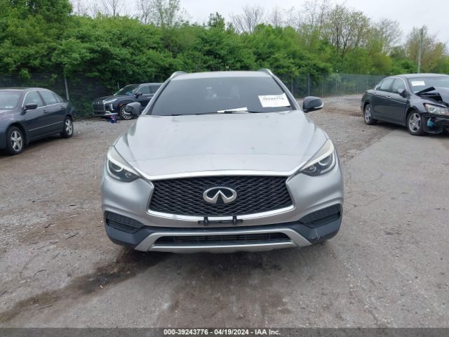 SJKCH5CR7HA033903 Infiniti Qx30 Luxury