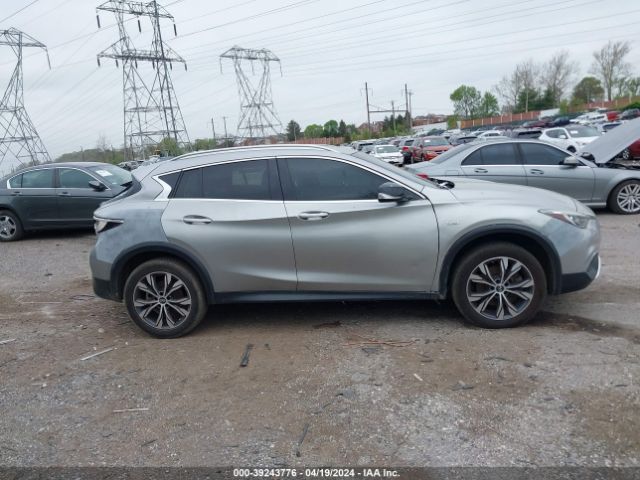 SJKCH5CR7HA033903 Infiniti Qx30 Luxury