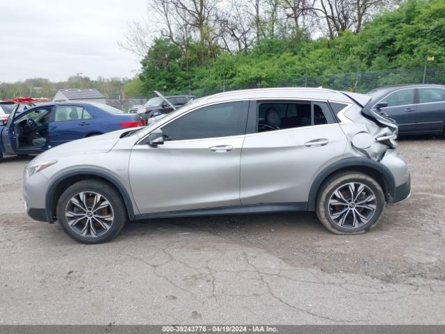 SJKCH5CR7HA033903 Infiniti Qx30 Luxury