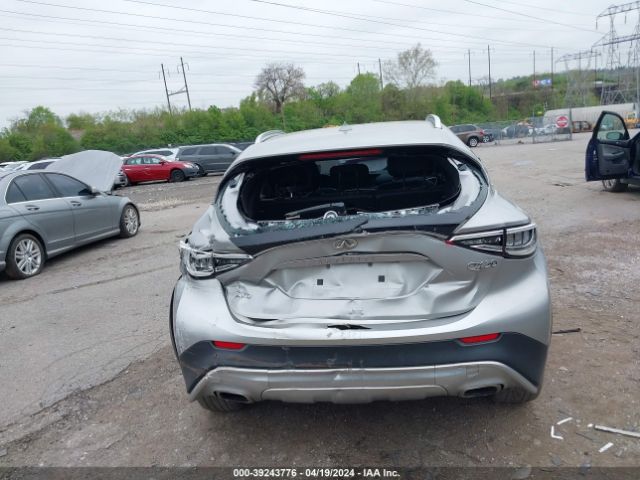 SJKCH5CR7HA033903 Infiniti Qx30 Luxury