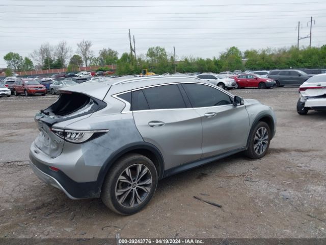 SJKCH5CR7HA033903 Infiniti Qx30 Luxury