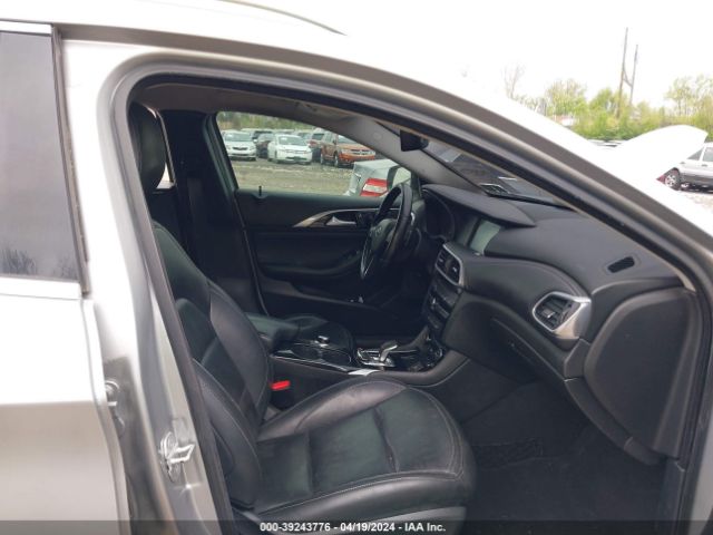 SJKCH5CR7HA033903 Infiniti Qx30 Luxury