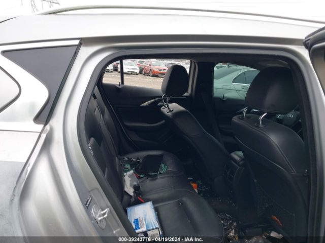 SJKCH5CR7HA033903 Infiniti Qx30 Luxury