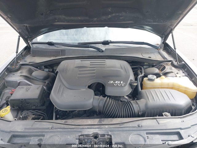 Chrysler 300 Anniversary Edition 2016 2C3CCAAG9GH190591 Image 10
