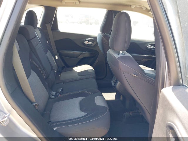 1C4PJLABXFW620647 Jeep Cherokee Sport