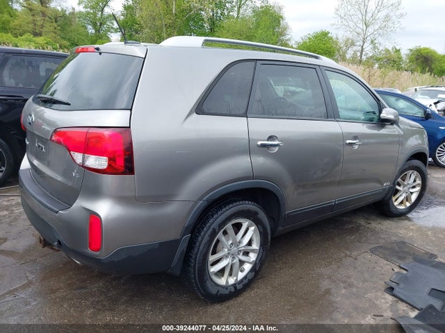 KIA Sorento Lx V6 2015 5XYKTDA72FG630561 Image 4