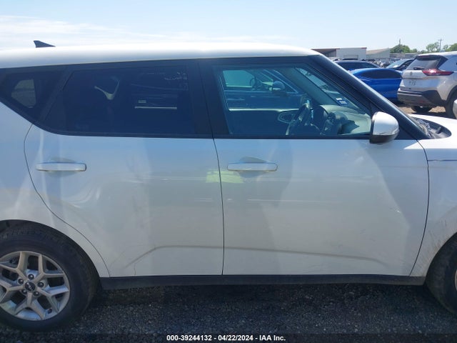 KIA SOUL LX 2022 KNDJ23AUXN7177722 Image 13