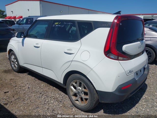 KIA SOUL LX 2022 KNDJ23AUXN7177722 Image 3