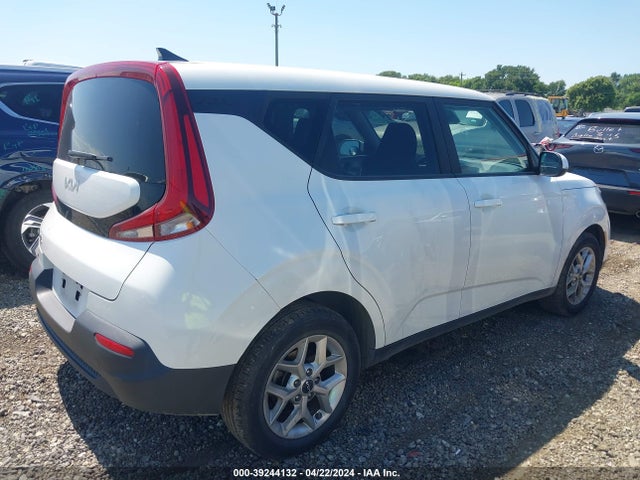 KIA SOUL LX 2022 KNDJ23AUXN7177722 Image 4